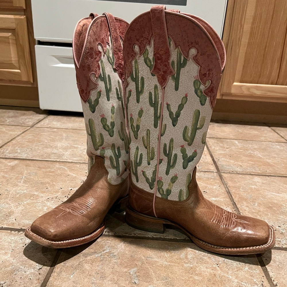 Women’s cowboy boots